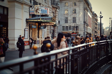 Guide complet du West End pour les Français : par où commencer ?
