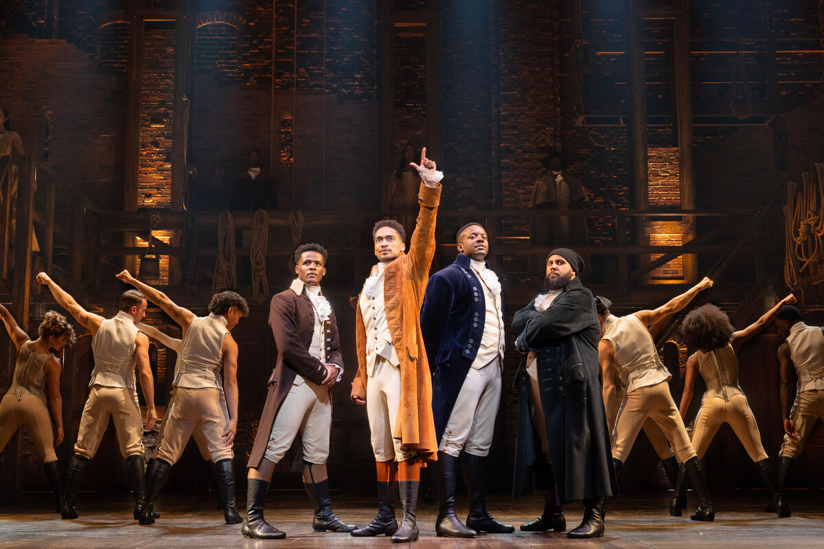 La compagnie de Hamilton au Victoria Palace Theatre. Photo Danny Kaan.